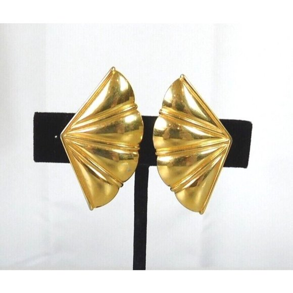 Vintage Monet Fan Polished Gold Tone Clip on Earrings Womens Fashion Jewelry - Picture 2 of 7